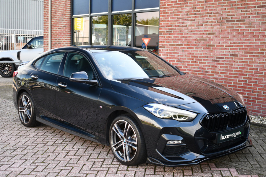 BMW 2 Serie Gran Coupé 218i M-Sport Shadowline Trekhaak 18inch Live-cockpit Sfeerverlichting