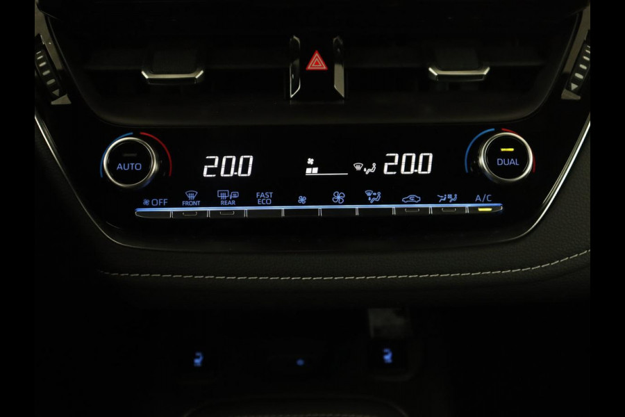 Toyota Corolla Touring Sports 1.8 Hybrid Dynamic | Half Leder | Camera | Stoelverwarming | Carplay | Climate control | Bluetooth | DAB | Adaptive cruise |