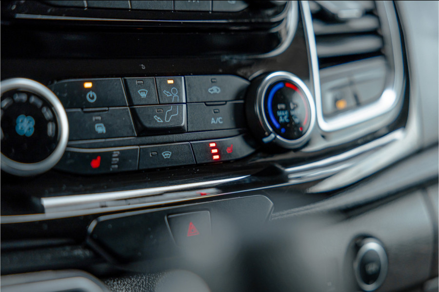 Ford Transit Custom 290 2.0 TDCI 185 PK Sport | ACC | Bi-Xenon | Navigatie | CarPlay | Camera | Trekhaak | DAB | Stoelverwarming | Nieuwe APK