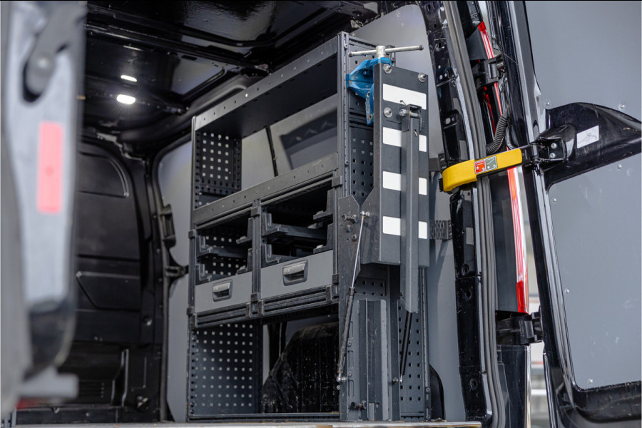 Ford Transit Custom 290 2.0 TDCI 185 PK Sport | ACC | Bi-Xenon | Navigatie | CarPlay | Camera | Trekhaak | DAB | Stoelverwarming | Nieuwe APK