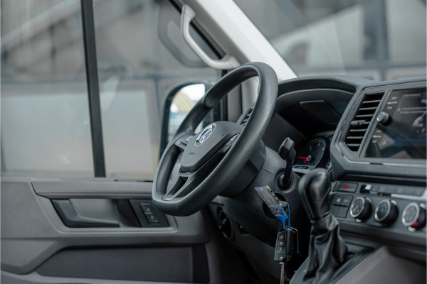 Volkswagen Crafter 2.0 TDI 177 PK L3H3 DSG | CarPlay | Camera | Standkachel | MF Stuur | Dealer onderhouden | Cruise control | DAB | Nieuwe distributieriem | Nieuwe APK