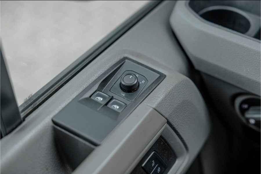 Volkswagen Crafter 2.0 TDI 177 PK L3H3 DSG | CarPlay | Camera | Standkachel | MF Stuur | Dealer onderhouden | Cruise control | DAB | Nieuwe distributieriem | Nieuwe APK