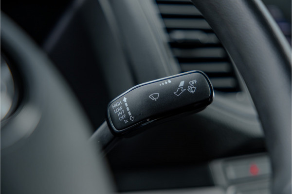 Volkswagen Crafter 2.0 TDI 177 PK L3H3 DSG | CarPlay | Camera | Standkachel | MF Stuur | Dealer onderhouden | Cruise control | DAB | Nieuwe distributieriem | Nieuwe APK