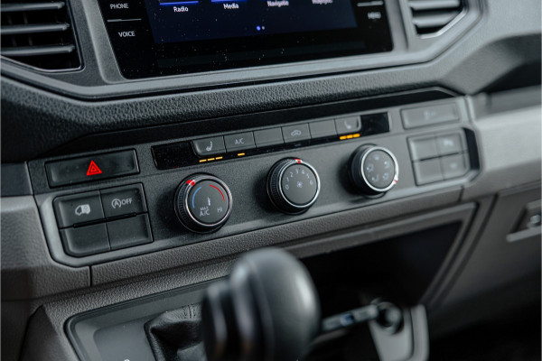 Volkswagen Crafter 2.0 TDI 177 PK L3H3 DSG | CarPlay | Camera | Standkachel | MF Stuur | Dealer onderhouden | Cruise control | DAB | Nieuwe distributieriem | Nieuwe APK
