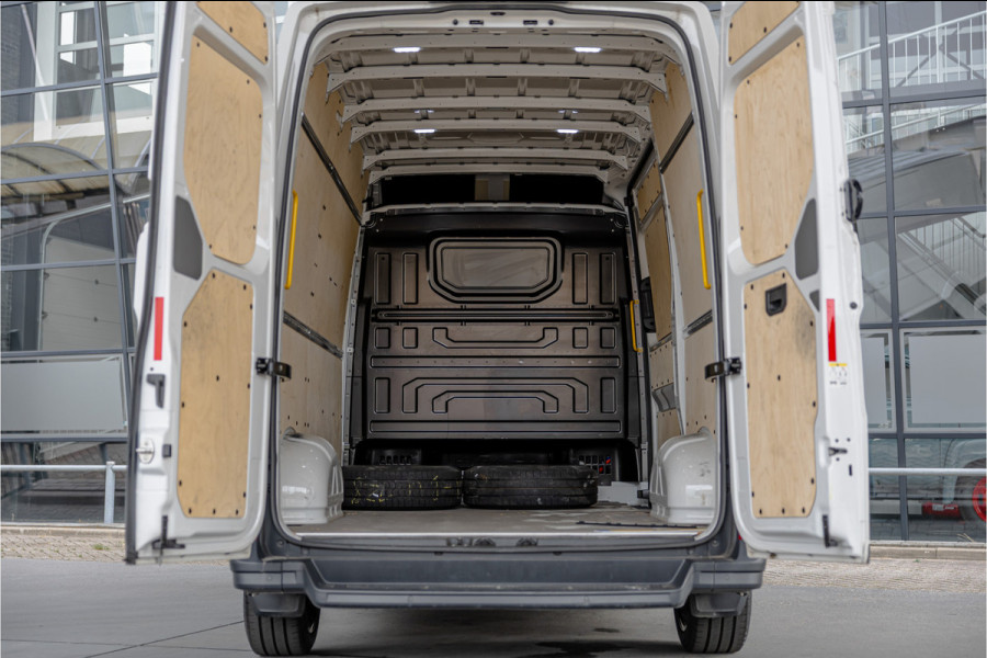 Volkswagen Crafter 2.0 TDI 177 PK L3H3 DSG | CarPlay | Camera | Standkachel | MF Stuur | Dealer onderhouden | Cruise control | DAB | Nieuwe distributieriem | Nieuwe APK