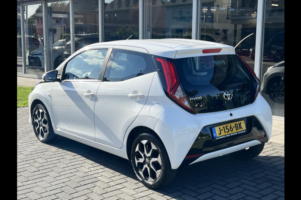 Toyota Aygo 1.0 VVT-i X-joy | Apple CarPlay/Android Auto, Airco, Lichtmetalen velgen, Safety Sense, Mistlampen