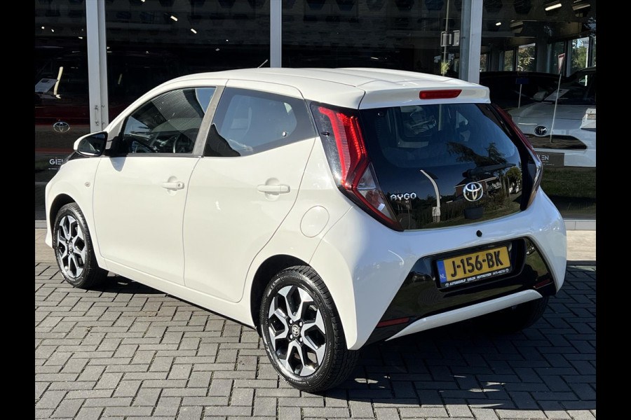 Toyota Aygo 1.0 VVT-i X-joy | Apple CarPlay/Android Auto, Airco, Lichtmetalen velgen, Safety Sense, Mistlampen