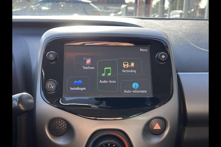 Toyota Aygo 1.0 VVT-i X-joy | Apple CarPlay/Android Auto, Airco, Lichtmetalen velgen, Safety Sense, Mistlampen