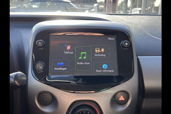Toyota Aygo 1.0 VVT-i X-joy | Apple CarPlay/Android Auto, Airco, Lichtmetalen velgen, Safety Sense, Mistlampen