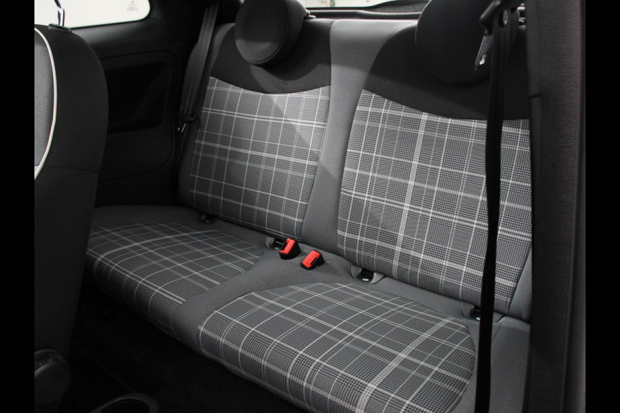 Fiat 500 1.0 Hybrid Lounge Plus Cruise control Panorama dak Parkeersensor achter Climate control Apple carplay / Andriod auto