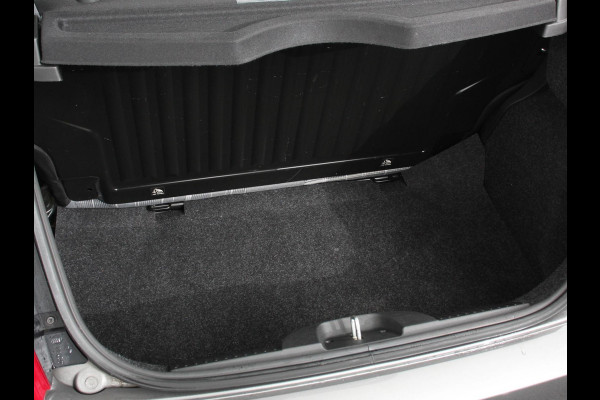 Fiat 500 1.0 Hybrid Lounge Plus Cruise control Panorama dak Parkeersensor achter Climate control Apple carplay / Andriod auto