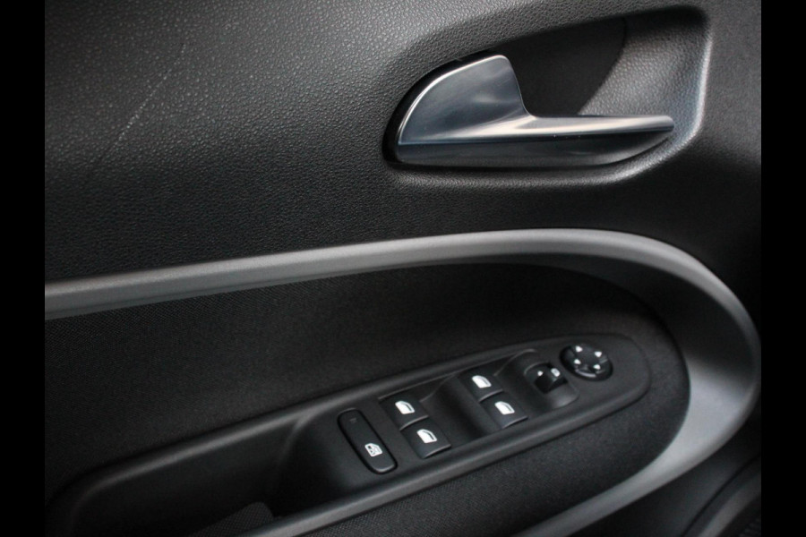 Jeep Avenger Longitude 54 kWh Automaat SOH 96% Navigatie Apple Carplay/ Android Auto Parkeersensor achter Cruise Control Full LED Virtual Cockpit Climate Control
