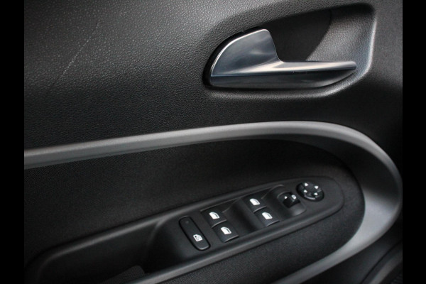 Jeep Avenger Longitude 54 kWh Automaat SOH 96% Navigatie Apple Carplay/ Android Auto Parkeersensor achter Cruise Control Full LED Virtual Cockpit Climate Control