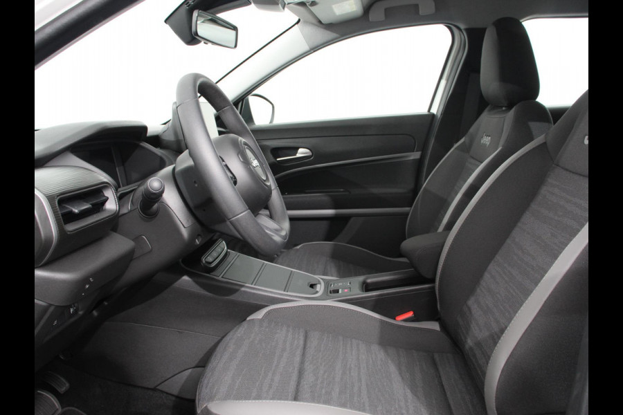 Jeep Avenger Longitude 54 kWh Automaat SOH 96% Navigatie Apple Carplay/ Android Auto Parkeersensor achter Cruise Control Full LED Virtual Cockpit Climate Control