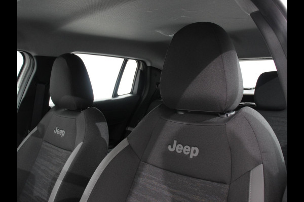Jeep Avenger Longitude 54 kWh Automaat SOH 96% Navigatie Apple Carplay/ Android Auto Parkeersensor achter Cruise Control Full LED Virtual Cockpit Climate Control