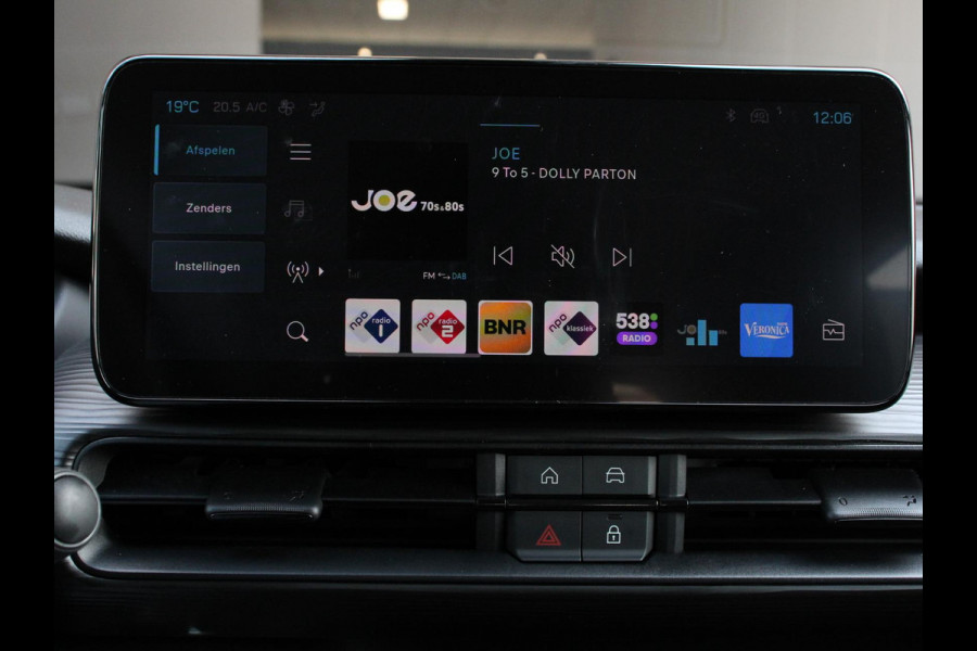 Jeep Avenger Longitude 54 kWh Automaat SOH 96% Navigatie Apple Carplay/ Android Auto Parkeersensor achter Cruise Control Full LED Virtual Cockpit Climate Control