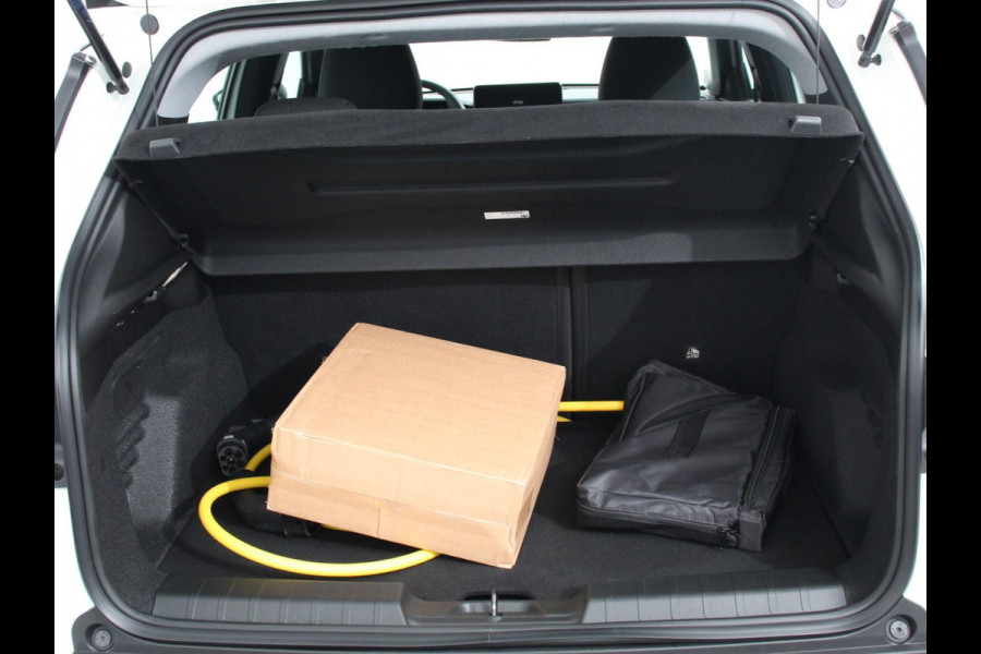 Jeep Avenger Longitude 54 kWh Automaat SOH 96% Navigatie Apple Carplay/ Android Auto Parkeersensor achter Cruise Control Full LED Virtual Cockpit Climate Control
