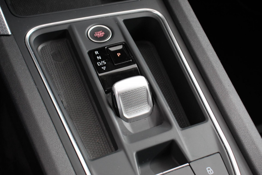 Seat Leon Sportstourer 1.5 eTSI 150pk Automaat Style Navigatie Apple Carplay/Android Auto Adaptive Cruise control Led Lichtmetalen velgen