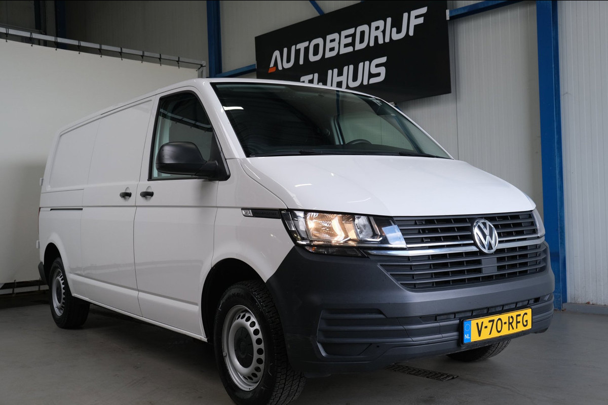 Volkswagen Transporter 2.0 TDI L2H1 30 3p - Airco, Cruise, Stoelverwarming, PDC, Trekhaak.