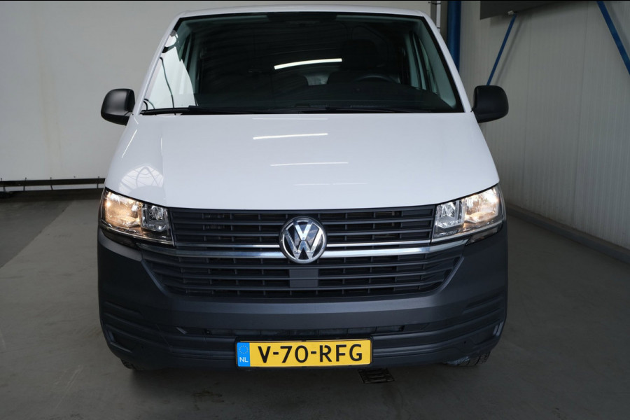 Volkswagen Transporter 2.0 TDI L2H1 30 3p - Airco, Cruise, Stoelverwarming, PDC, Trekhaak.