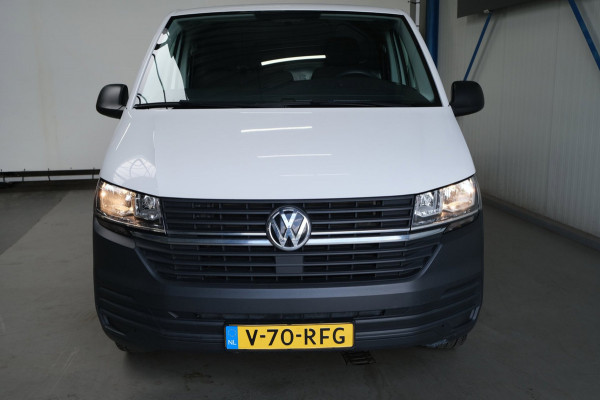 Volkswagen Transporter 2.0 TDI L2H1 30 3p - Airco, Cruise, Stoelverwarming, PDC, Trekhaak.