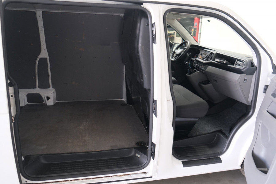 Volkswagen Transporter 2.0 TDI L2H1 30 3p - Airco, Cruise, Stoelverwarming, PDC, Trekhaak.