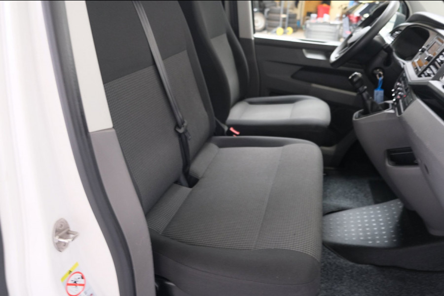 Volkswagen Transporter 2.0 TDI L2H1 30 3p - Airco, Cruise, Stoelverwarming, PDC, Trekhaak.