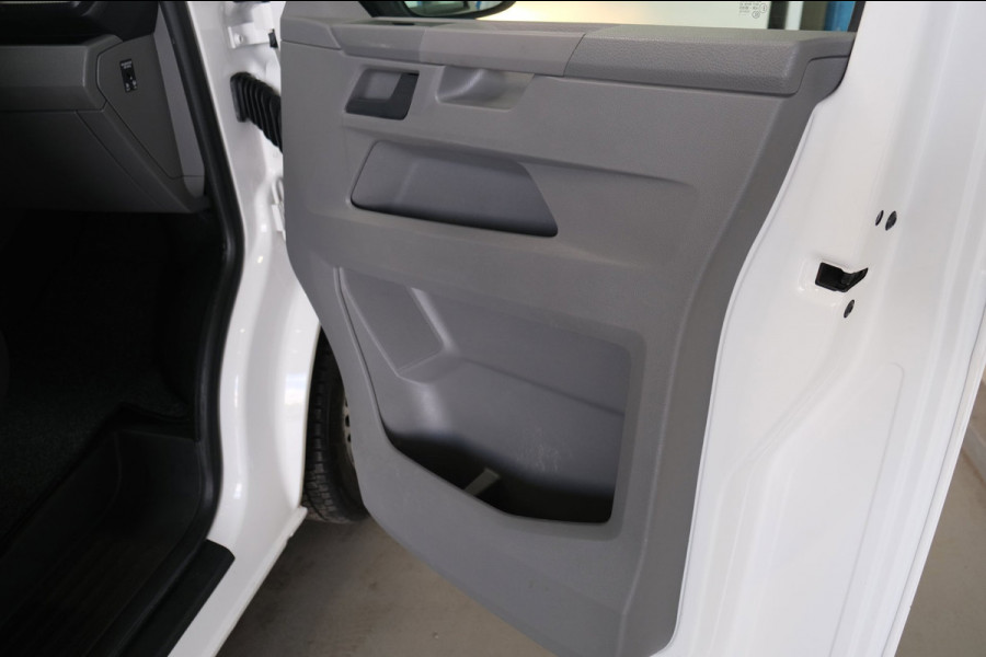 Volkswagen Transporter 2.0 TDI L2H1 30 3p - Airco, Cruise, Stoelverwarming, PDC, Trekhaak.