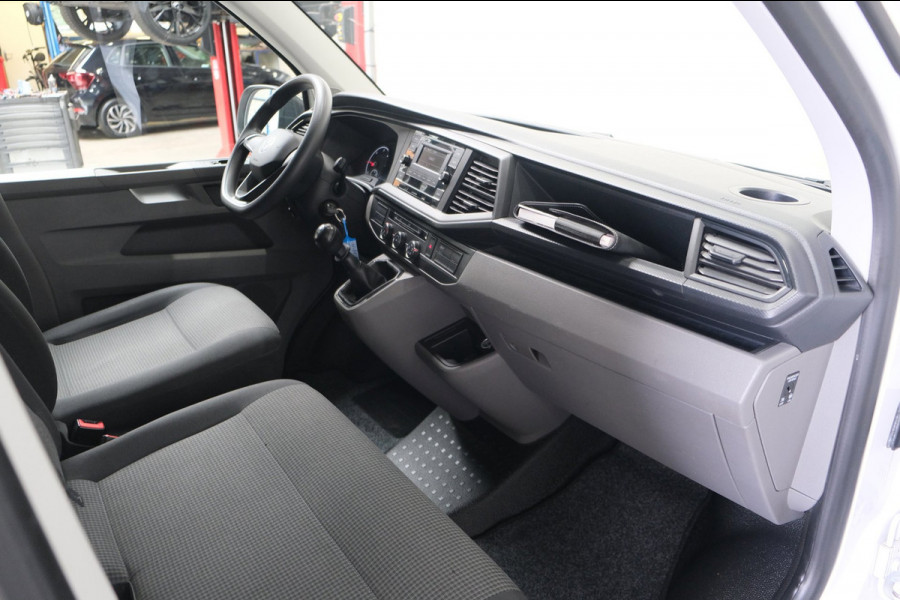 Volkswagen Transporter 2.0 TDI L2H1 30 3p - Airco, Cruise, Stoelverwarming, PDC, Trekhaak.