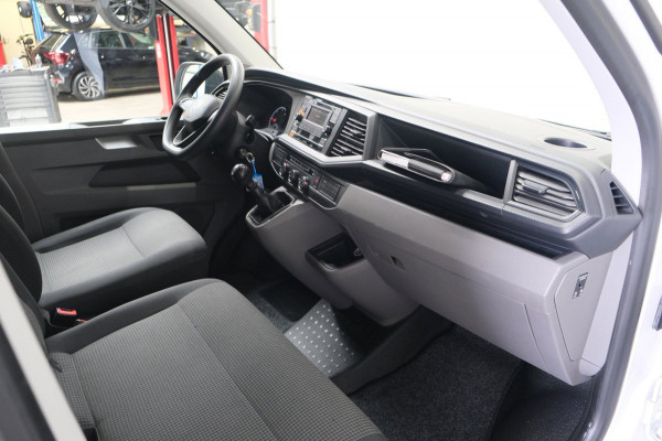 Volkswagen Transporter 2.0 TDI L2H1 30 3p - Airco, Cruise, Stoelverwarming, PDC, Trekhaak.