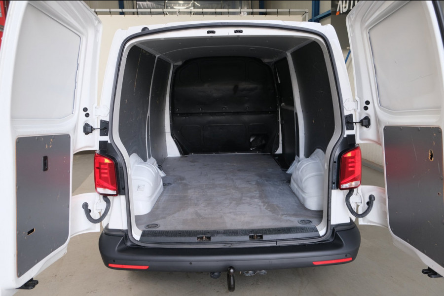 Volkswagen Transporter 2.0 TDI L2H1 30 3p - Airco, Cruise, Stoelverwarming, PDC, Trekhaak.
