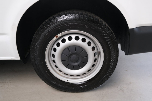 Volkswagen Transporter 2.0 TDI L2H1 30 3p - Airco, Cruise, Stoelverwarming, PDC, Trekhaak.