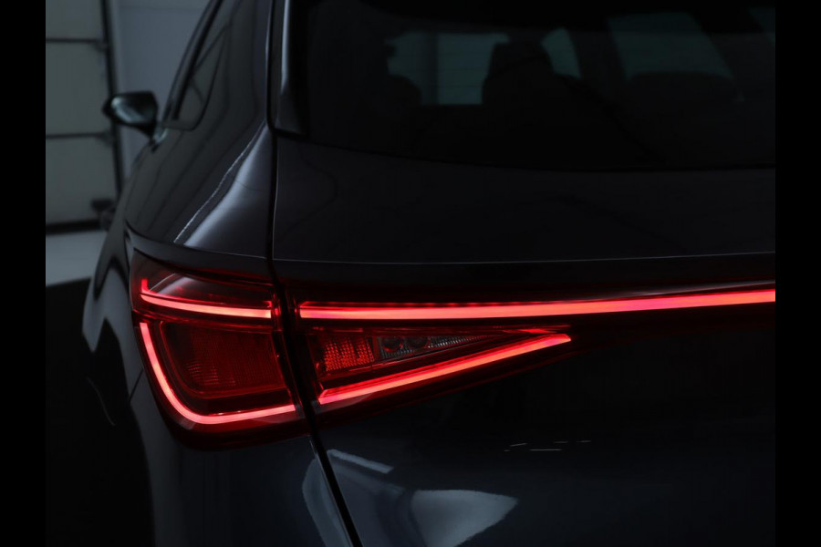 Seat Leon Sportstourer 1.4 TSI eHybrid PHEV FR | SOH 86,9% | Carplay | Stuur/stoelverwarming | Adaptive cruise | Carplay | Camera | Park assist | Sfeerverlichting |