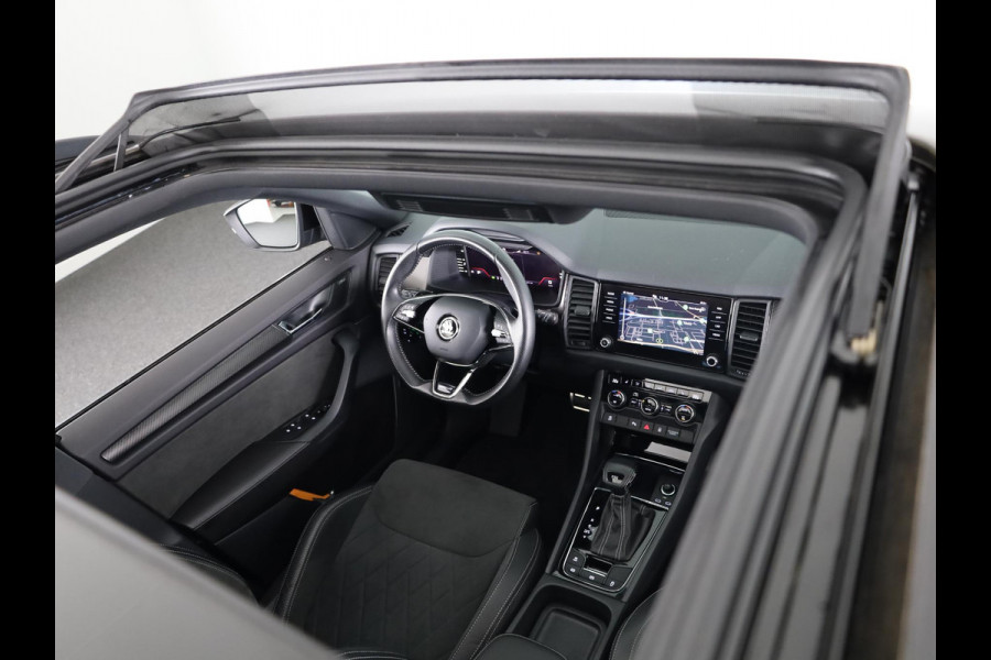 Škoda Kodiaq 1.5 TSI Sportline Business 150 pk Automaat | Navigatie | Panoramadak | Parkeersensoren | Achteruitrijcamera | Keyless | Elektr. bestuurdersstoel met geheugen | Stoelverwarming |