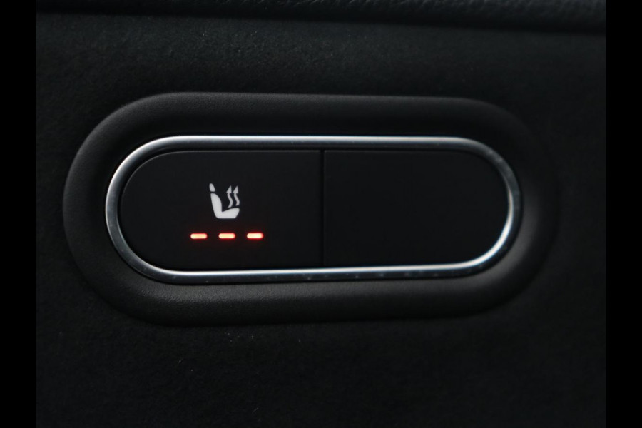 Mercedes-Benz A-Klasse 250 Premium Plus | AMG Line | Panoramadak | Trekhaak | Sfeerverlichting | Leder/alcantara | Burnmeister | Full LED | Stoelverwarming |