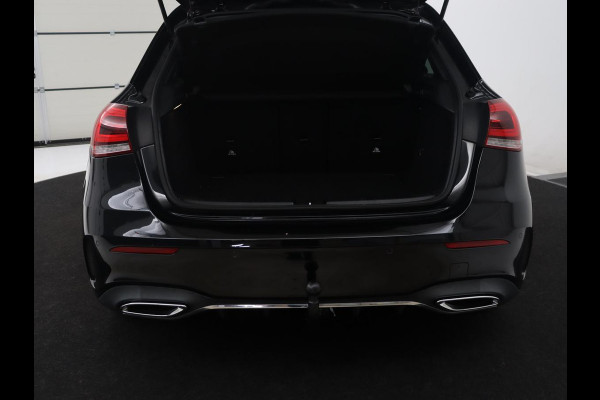 Mercedes-Benz A-Klasse 250 Premium Plus | AMG Line | Panoramadak | Trekhaak | Sfeerverlichting | Leder/alcantara | Burnmeister | Full LED | Stoelverwarming |