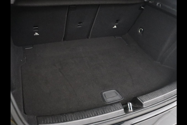 Mercedes-Benz A-Klasse 250 Premium Plus | AMG Line | Panoramadak | Trekhaak | Sfeerverlichting | Leder/alcantara | Burnmeister | Full LED | Stoelverwarming |