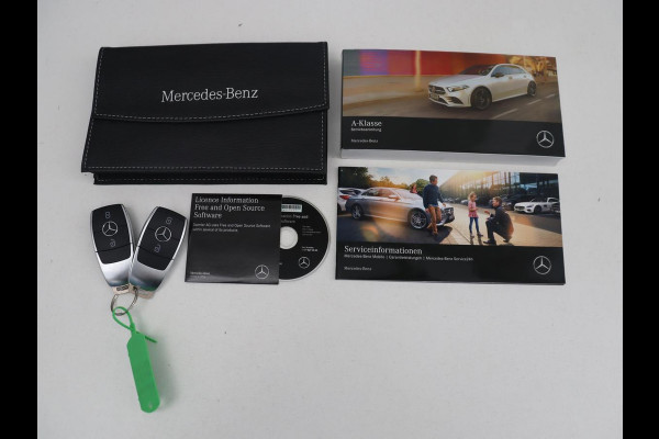 Mercedes-Benz A-Klasse 250 Premium Plus | AMG Line | Panoramadak | Trekhaak | Sfeerverlichting | Leder/alcantara | Burnmeister | Full LED | Stoelverwarming |
