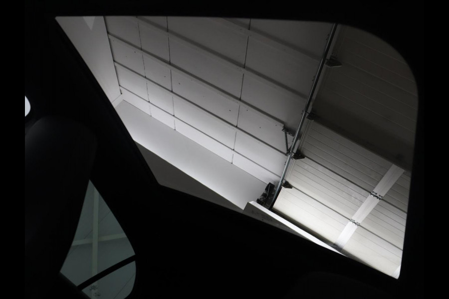 Mercedes-Benz A-Klasse 250 Premium Plus | AMG Line | Panoramadak | Trekhaak | Sfeerverlichting | Leder/alcantara | Burnmeister | Full LED | Stoelverwarming |
