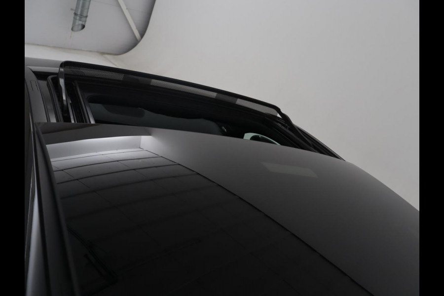 Mercedes-Benz A-Klasse 250 Premium Plus | AMG Line | Panoramadak | Trekhaak | Sfeerverlichting | Leder/alcantara | Burnmeister | Full LED | Stoelverwarming |