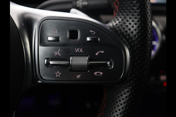 Mercedes-Benz A-Klasse 250 Premium Plus | AMG Line | Panoramadak | Trekhaak | Sfeerverlichting | Leder/alcantara | Burnmeister | Full LED | Stoelverwarming |