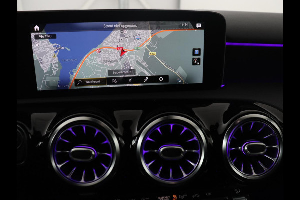 Mercedes-Benz A-Klasse 250 Premium Plus | AMG Line | Panoramadak | Trekhaak | Sfeerverlichting | Leder/alcantara | Burnmeister | Full LED | Stoelverwarming |