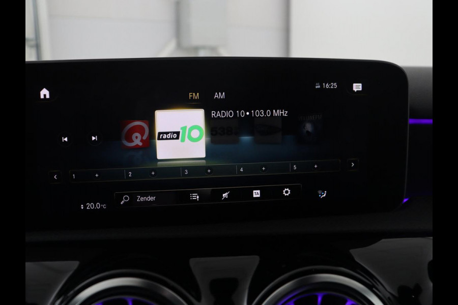 Mercedes-Benz A-Klasse 250 Premium Plus | AMG Line | Panoramadak | Trekhaak | Sfeerverlichting | Leder/alcantara | Burnmeister | Full LED | Stoelverwarming |