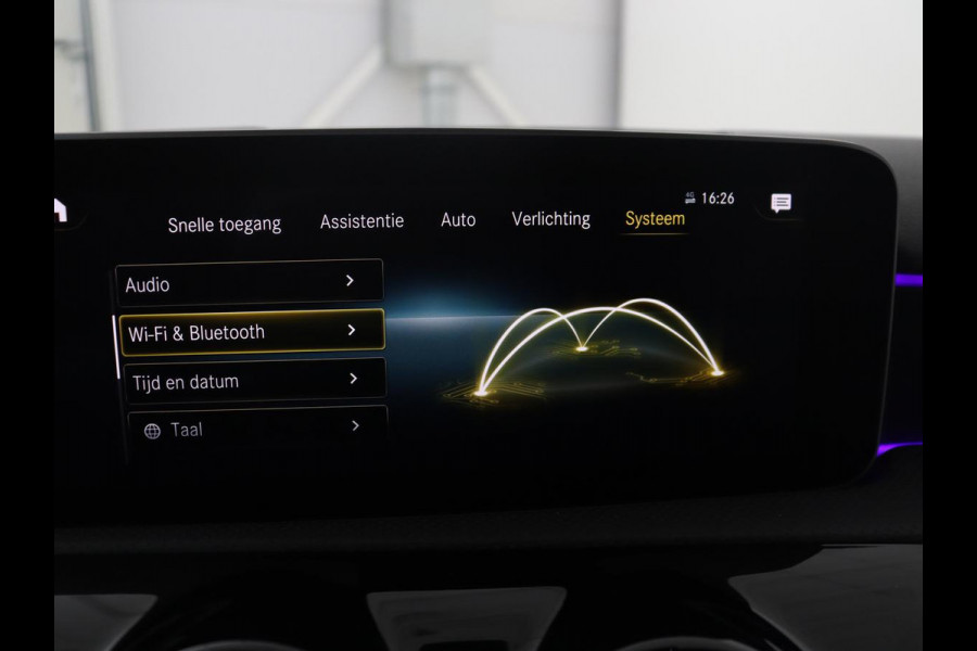 Mercedes-Benz A-Klasse 250 Premium Plus | AMG Line | Panoramadak | Trekhaak | Sfeerverlichting | Leder/alcantara | Burnmeister | Full LED | Stoelverwarming |