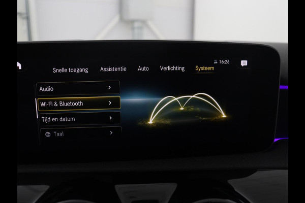 Mercedes-Benz A-Klasse 250 Premium Plus | AMG Line | Panoramadak | Trekhaak | Sfeerverlichting | Leder/alcantara | Burnmeister | Full LED | Stoelverwarming |