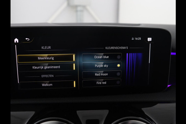 Mercedes-Benz A-Klasse 250 Premium Plus | AMG Line | Panoramadak | Trekhaak | Sfeerverlichting | Leder/alcantara | Burnmeister | Full LED | Stoelverwarming |