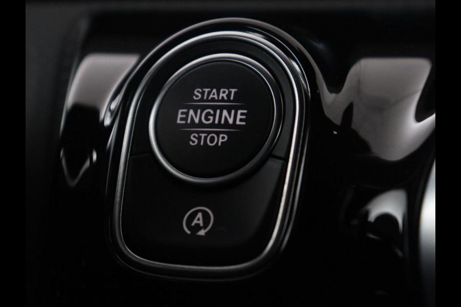 Mercedes-Benz A-Klasse 250 Premium Plus | AMG Line | Panoramadak | Trekhaak | Sfeerverlichting | Leder/alcantara | Burnmeister | Full LED | Stoelverwarming |