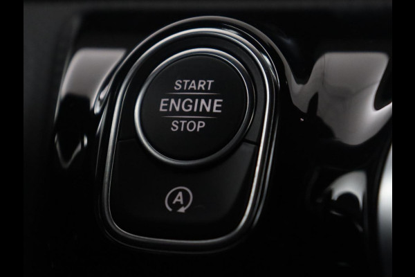 Mercedes-Benz A-Klasse 250 Premium Plus | AMG Line | Panoramadak | Trekhaak | Sfeerverlichting | Leder/alcantara | Burnmeister | Full LED | Stoelverwarming |