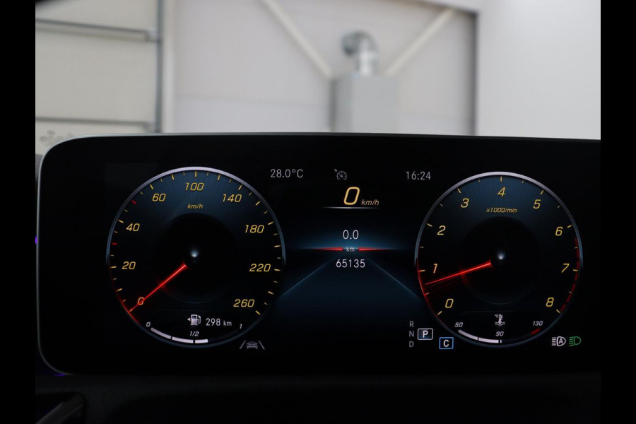 Mercedes-Benz A-Klasse 250 Premium Plus | AMG Line | Panoramadak | Trekhaak | Sfeerverlichting | Leder/alcantara | Burnmeister | Full LED | Stoelverwarming |