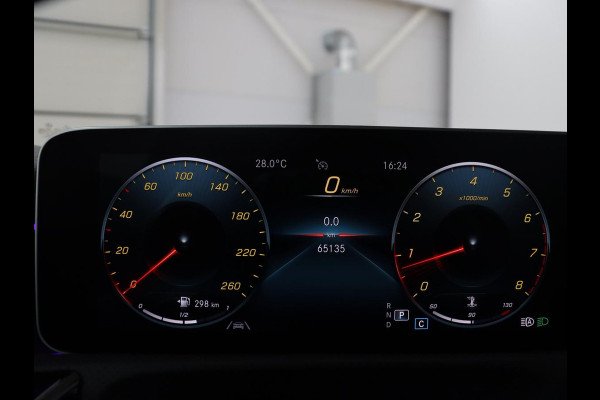 Mercedes-Benz A-Klasse 250 Premium Plus | AMG Line | Panoramadak | Trekhaak | Sfeerverlichting | Leder/alcantara | Burnmeister | Full LED | Stoelverwarming |